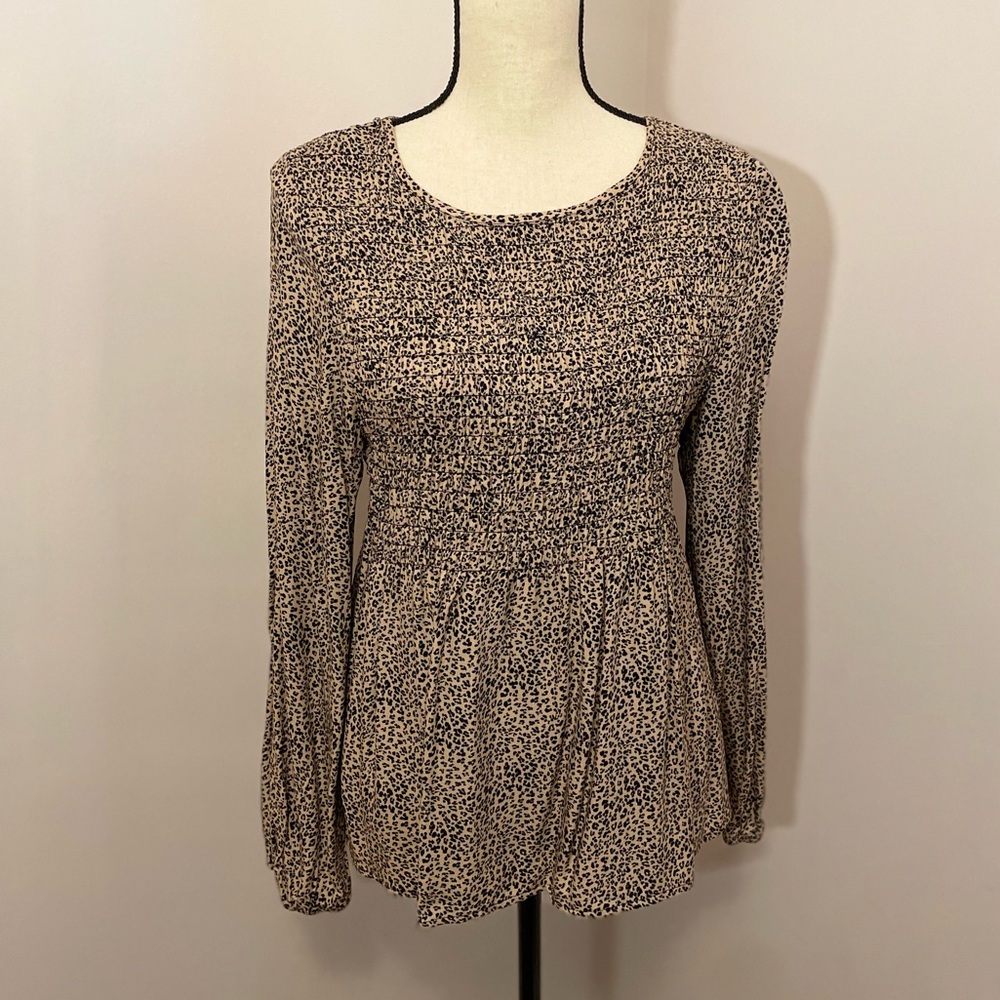URBAN ROMANTICS Blouse. Size L.